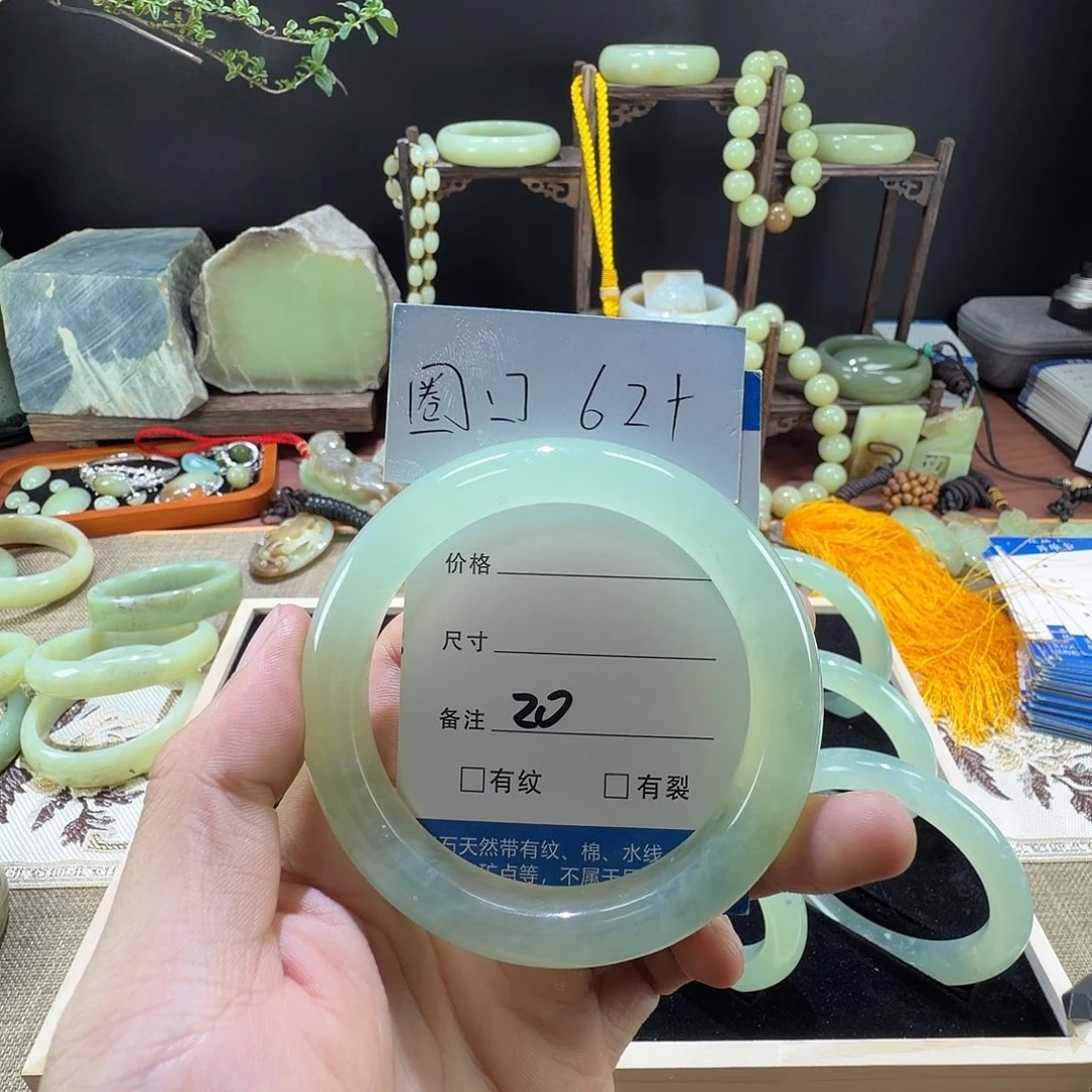 蛇纹石玉未镶嵌手镯