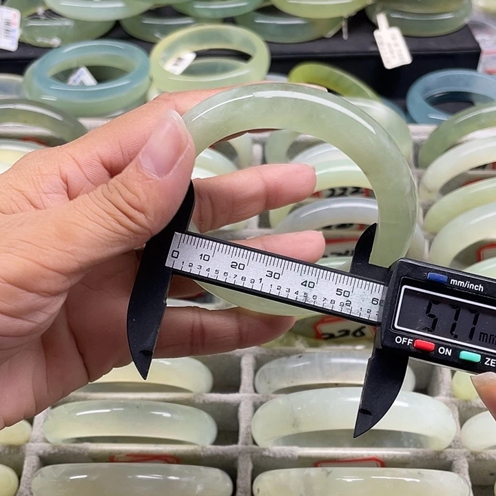 蛇纹石玉未镶嵌手镯214