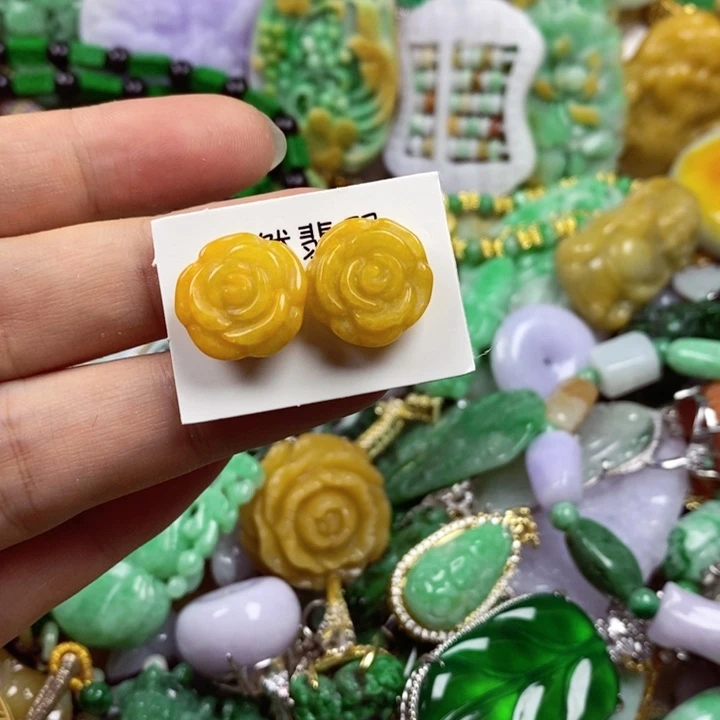 翡翠未镶嵌吊坠(赠链)