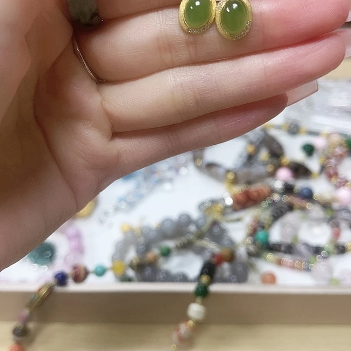 纯铜石英石苹果绿耳钉