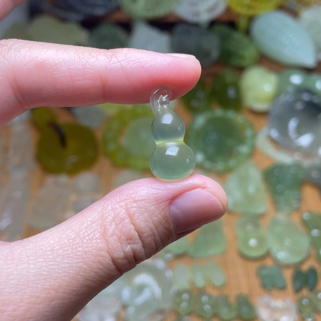 画****蛇纹石玉未镶嵌吊坠