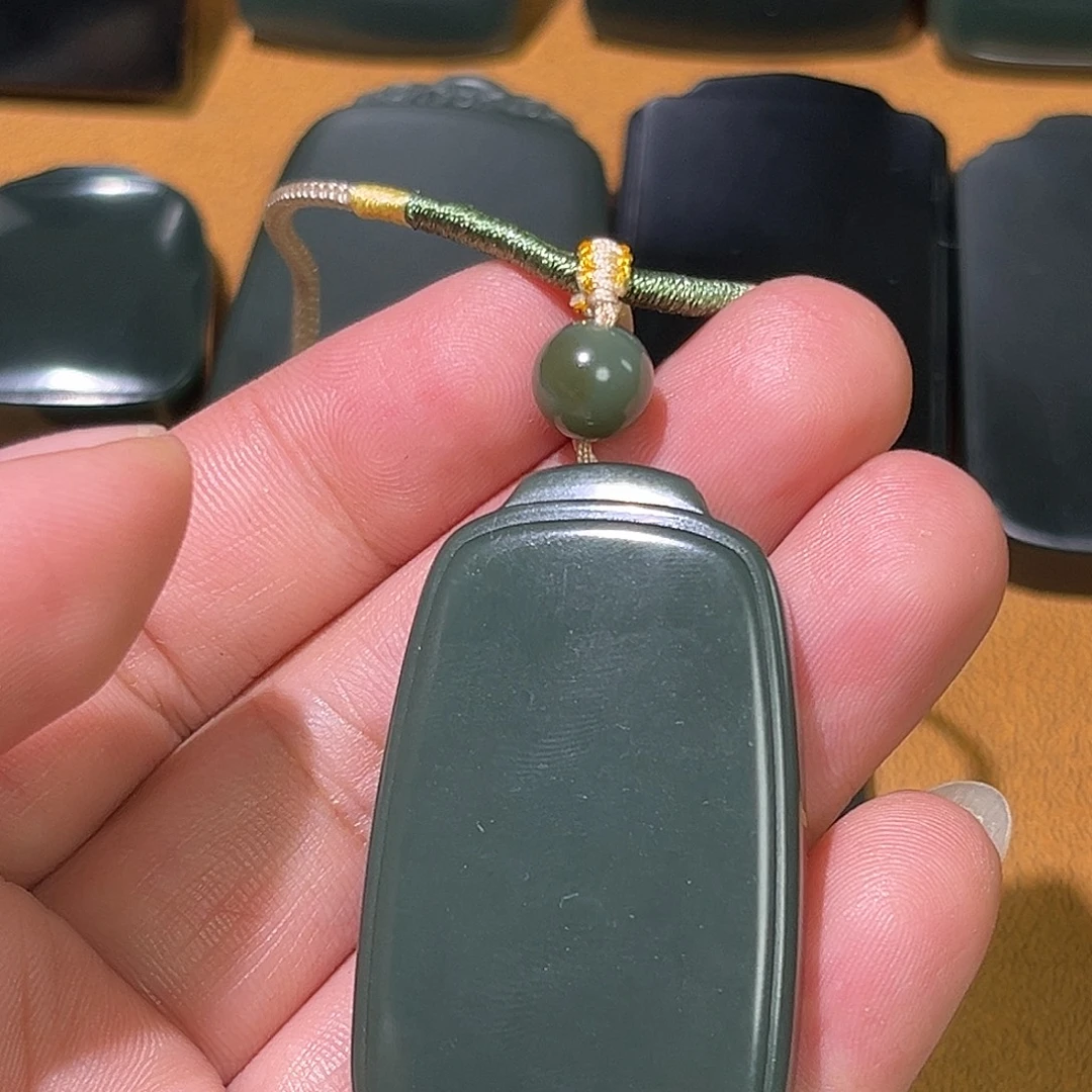 月***和田玉（青玉）未镶嵌颈饰