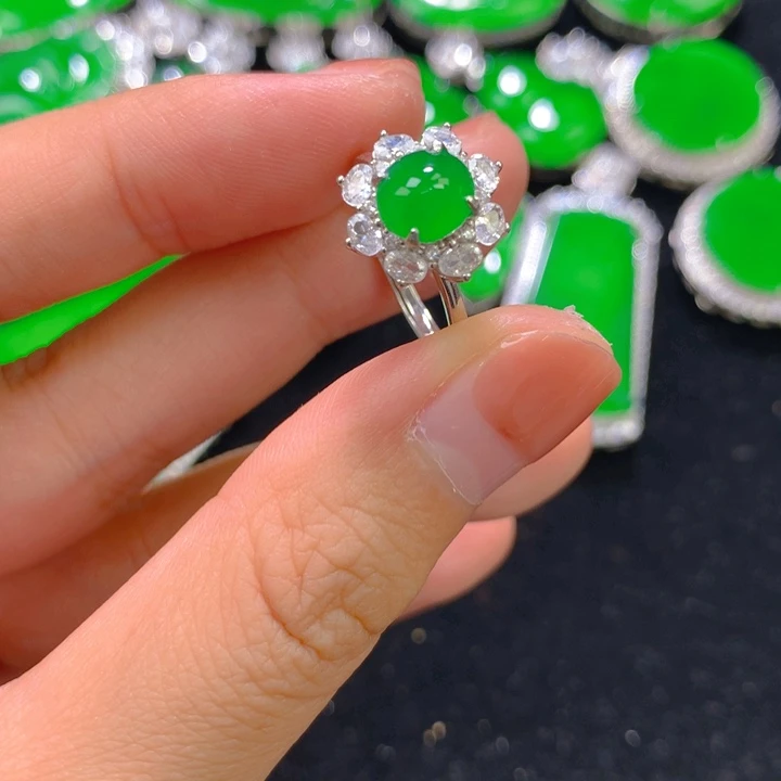 翡翠银S925镶嵌戒指一个