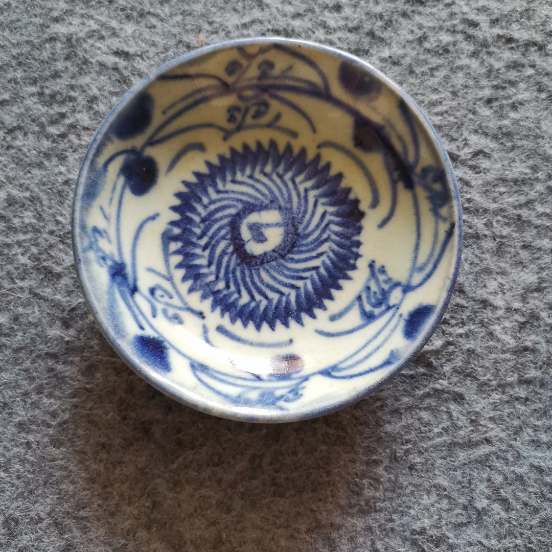 精美青花小盘一个