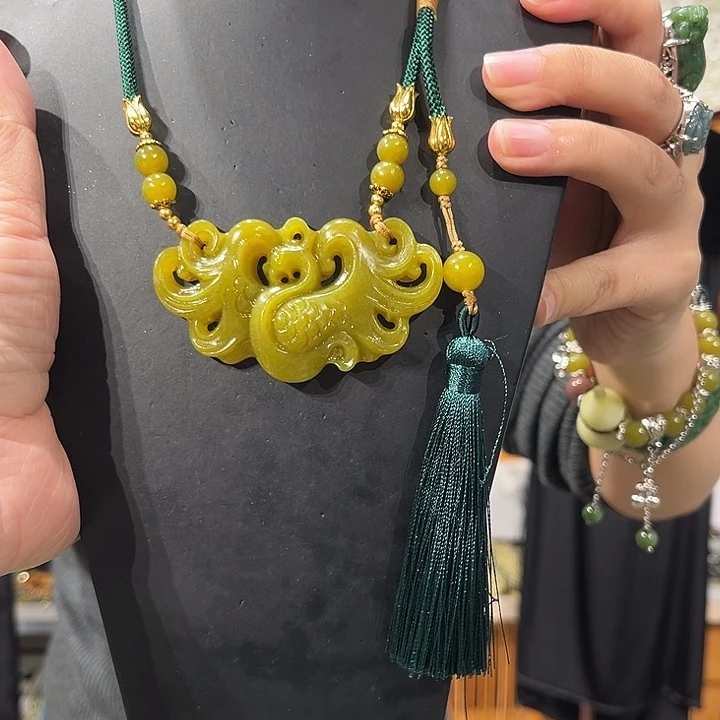 未镶嵌岫玉吊坠(赠链)