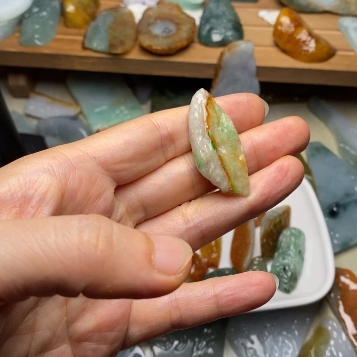 颈饰未镶嵌翡翠天然
