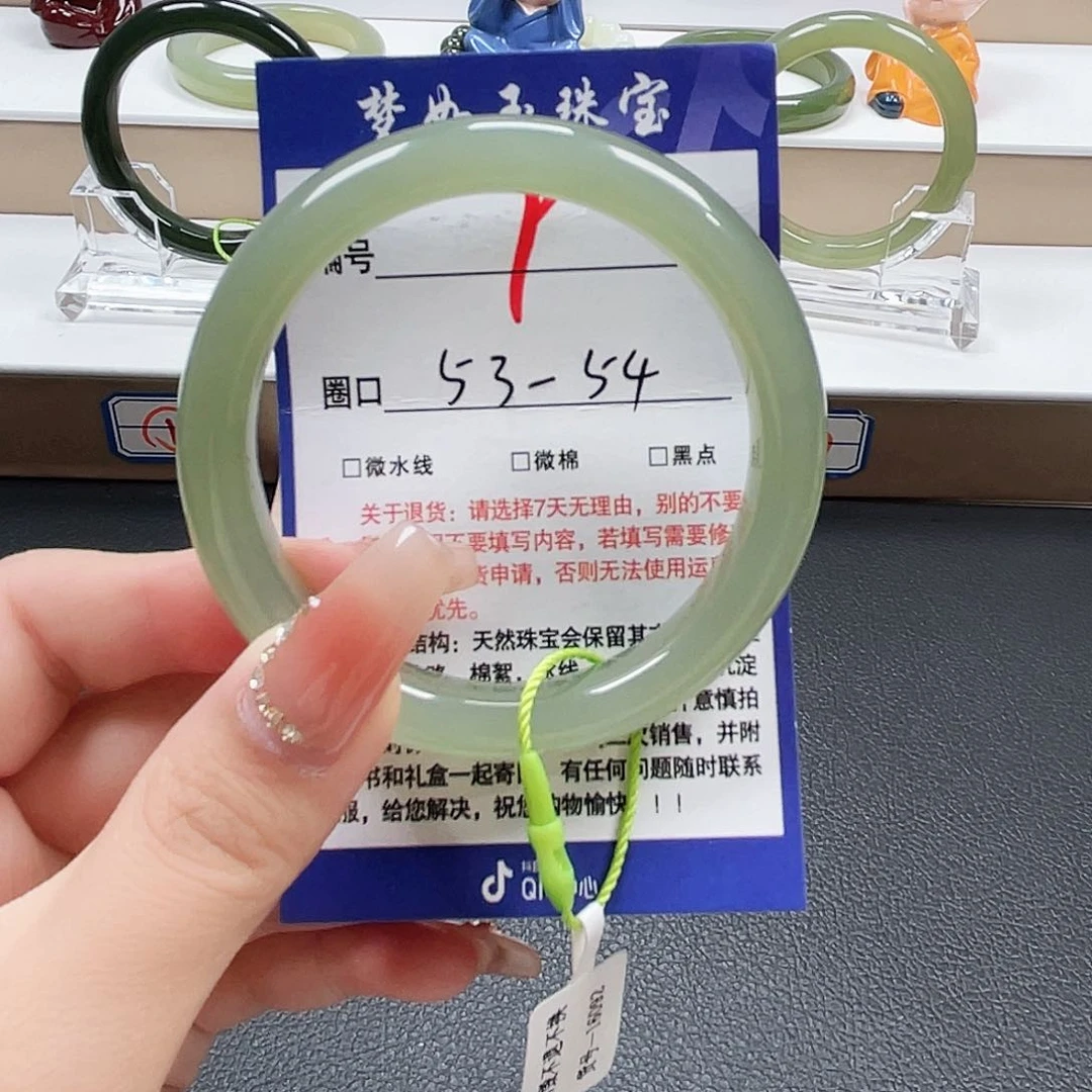 阿***梦和田玉手镯未镶嵌