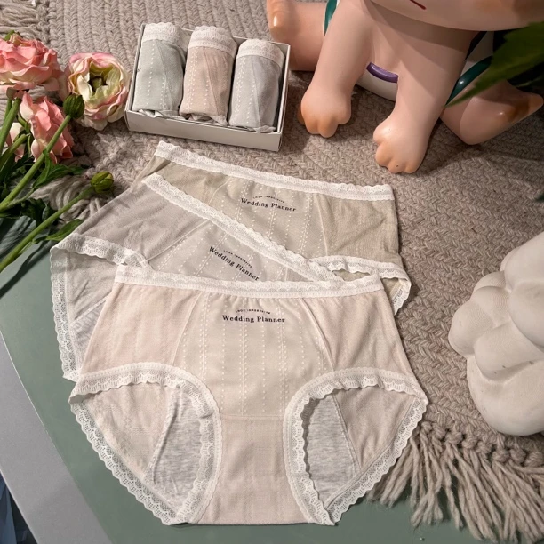 90-130斤 中腰轻薄透气莫代尔生理期女士内裤三角裤短裤 复古画廊