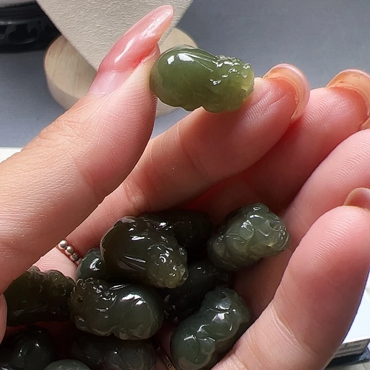 和田玉未镶嵌颈饰030通孔