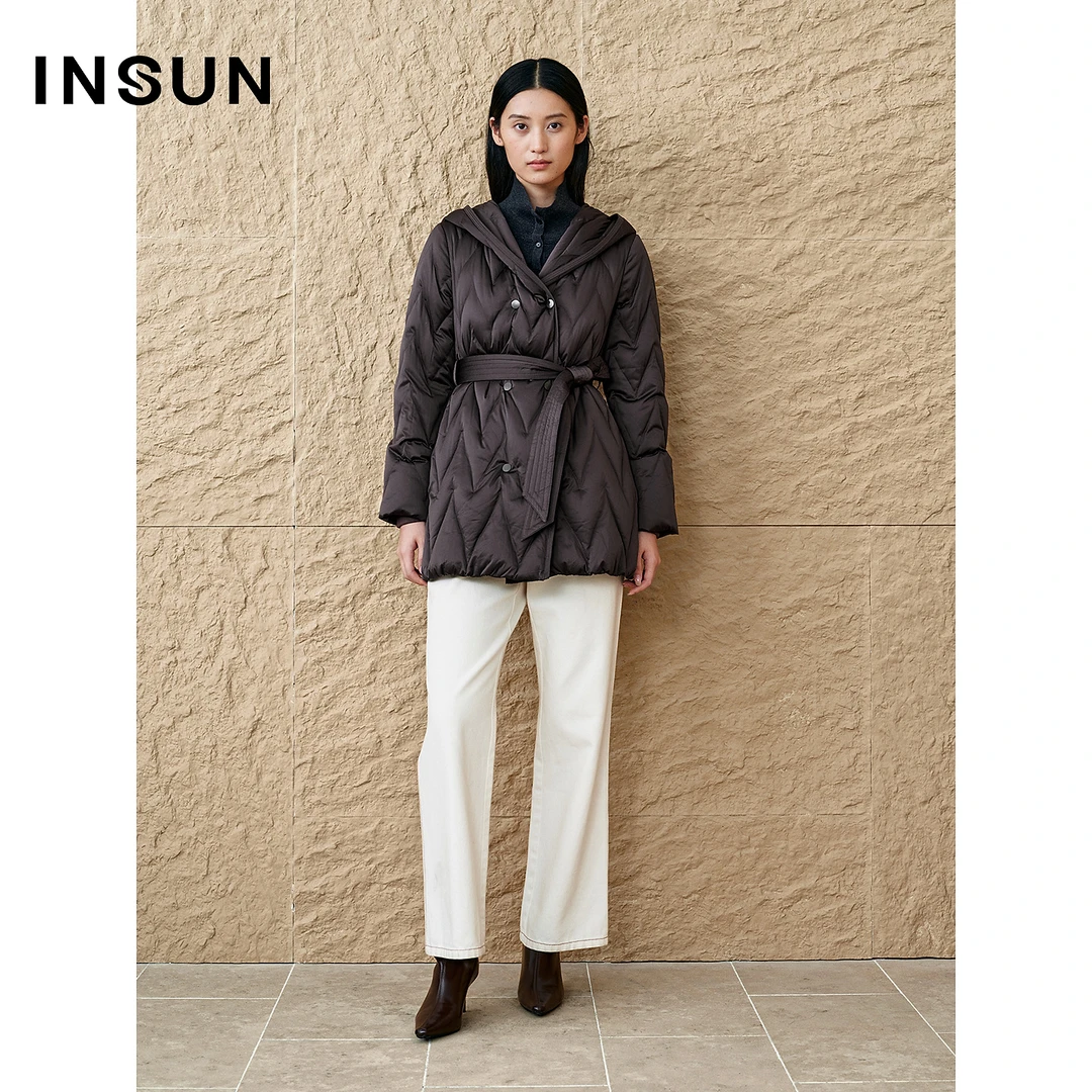 「轻暖羽绒」INSUN恩裳专选2025冬季连帽双排扣系带收腰90羽绒服