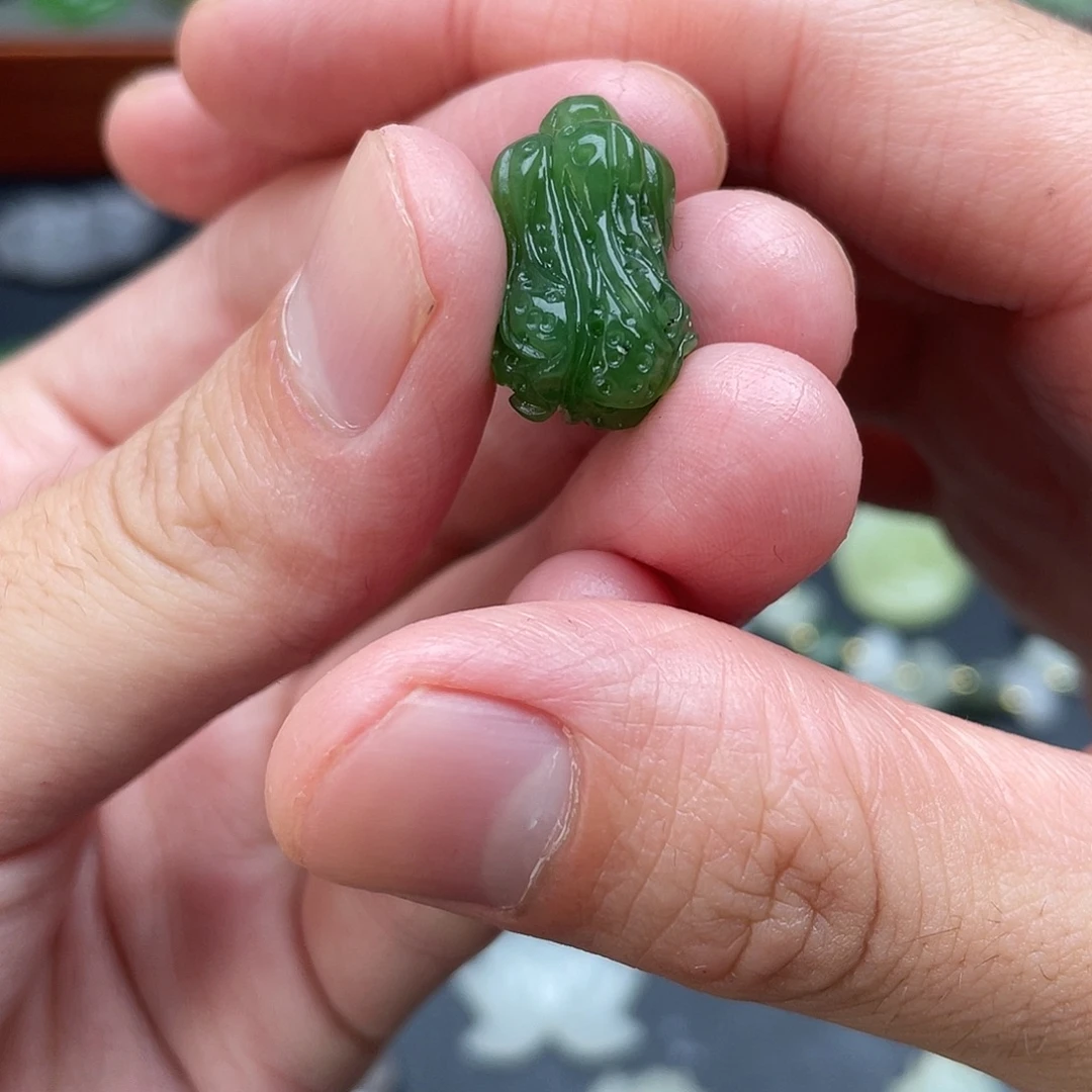 和田玉未镶嵌颈饰碧玉白菜