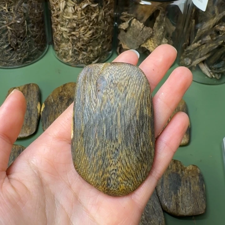 沉香手把件?***?海南老白棋定制牌块料17.7克