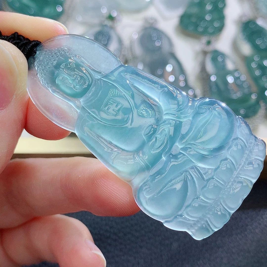 翡翠挂件未镶嵌翡翠