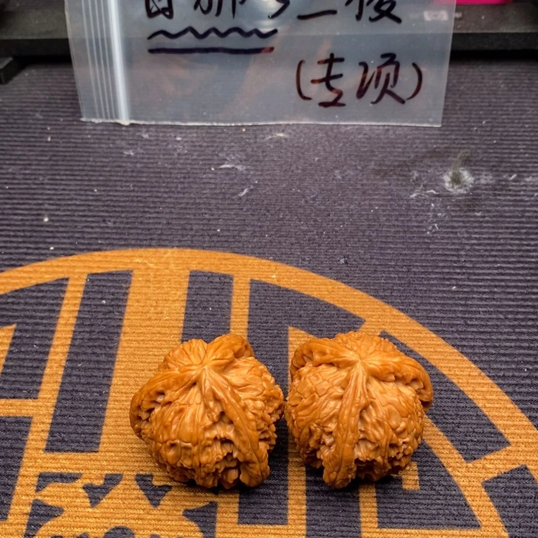 F***e文玩核桃吊坠白狮子
