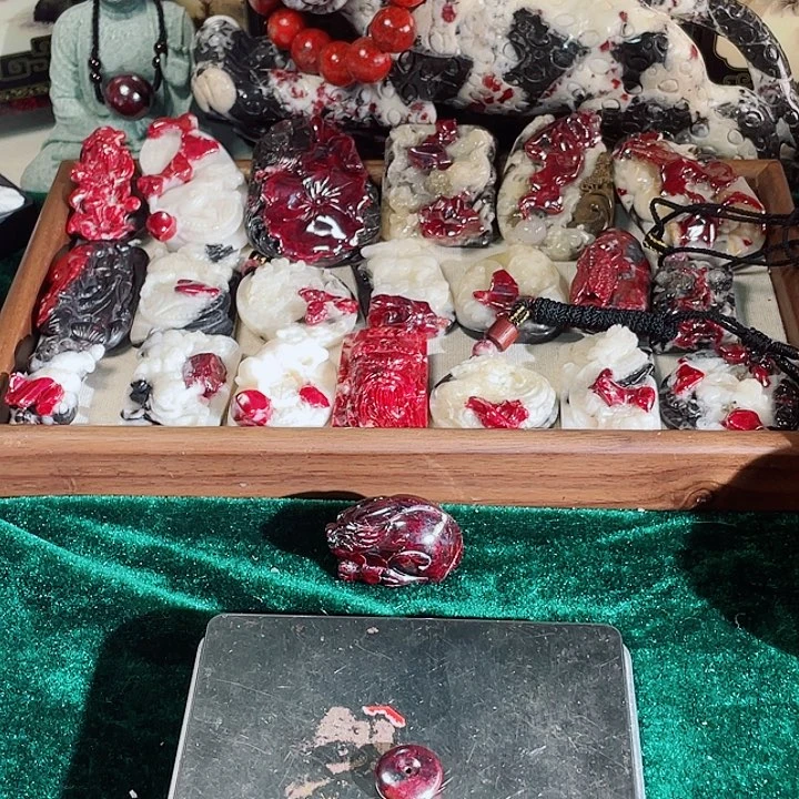 天然辰砂原石首饰