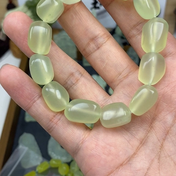 轩***蛇纹石玉未镶嵌颈饰