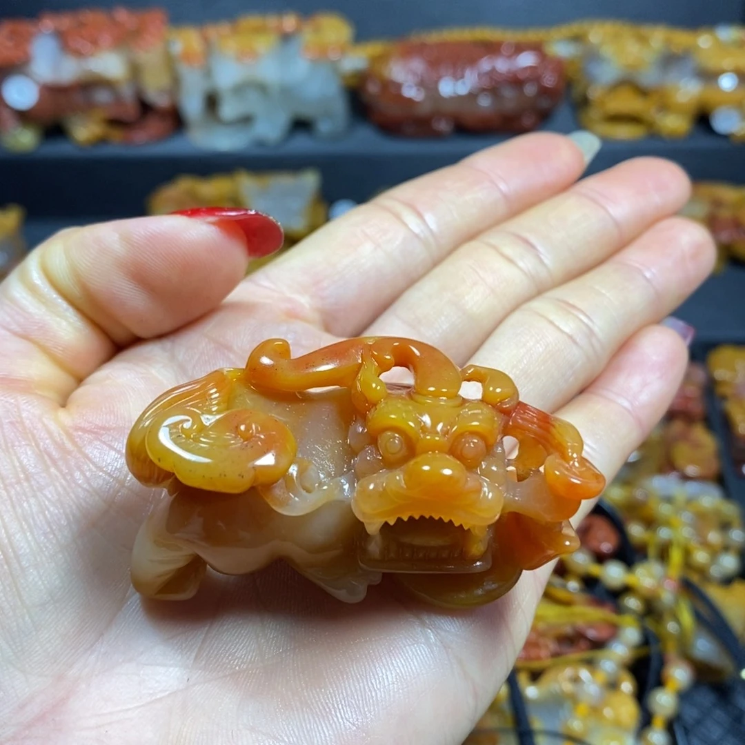 防***工石英质玉（黄龙玉）未镶嵌颈饰