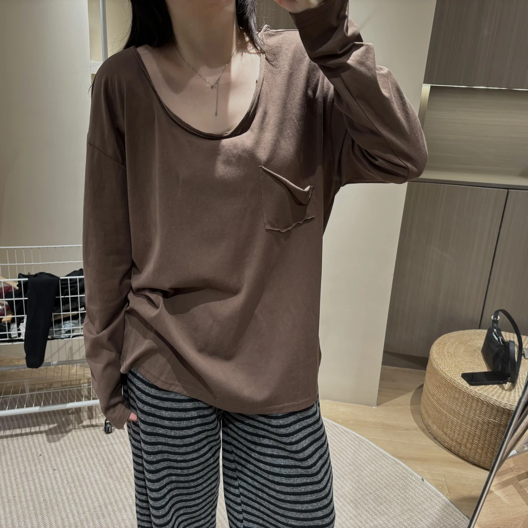 E312简约宽松显瘦圆领长袖T恤女春季口袋百搭套头打底衫上衣