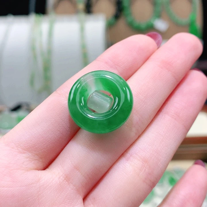 石英质玉（非洲翠）未镶嵌颈饰