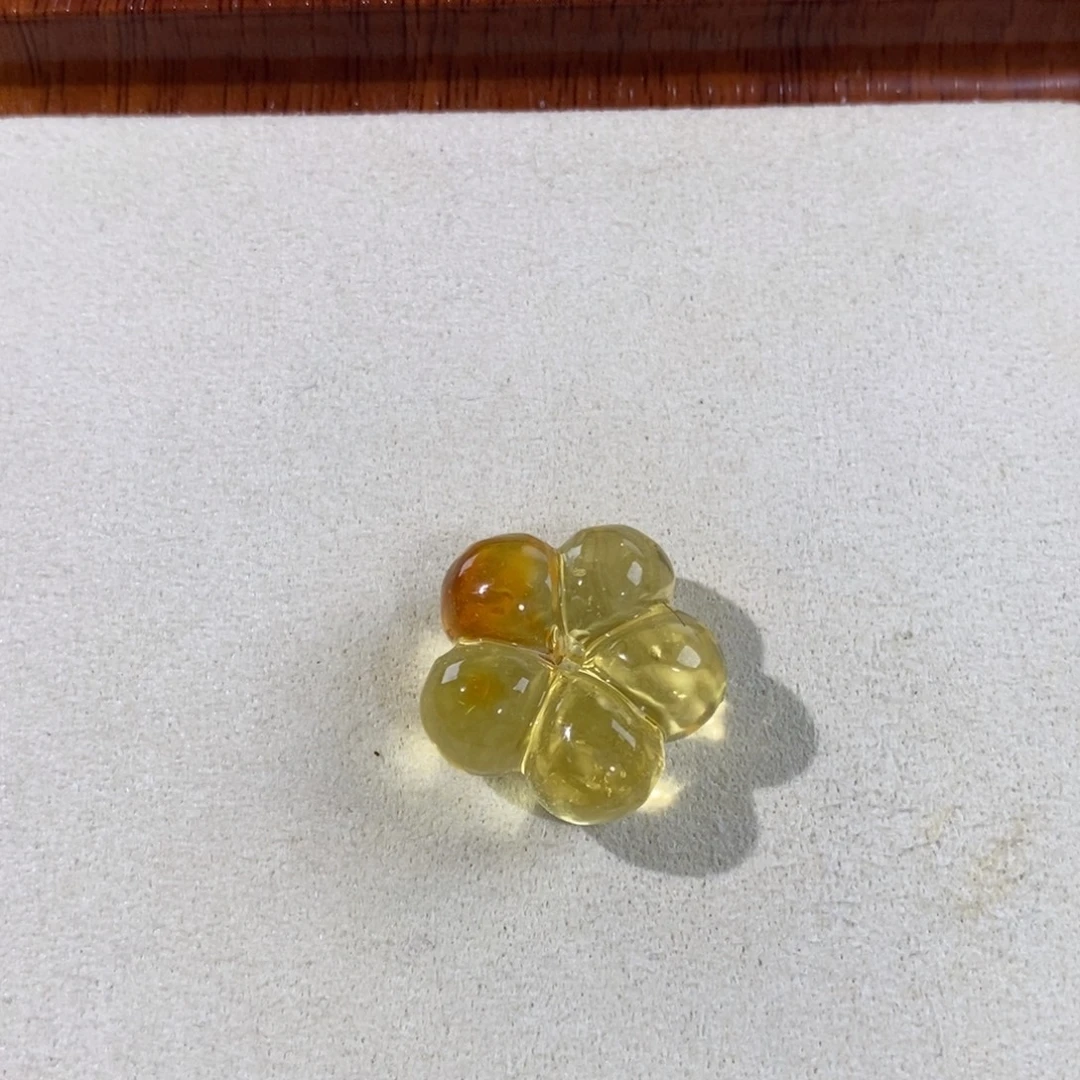 蜜蜡未镶嵌裸石花