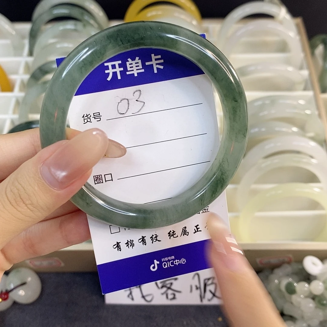 未镶嵌手镯石英质玉