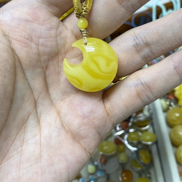蜜蜡未镶嵌裸石吊坠