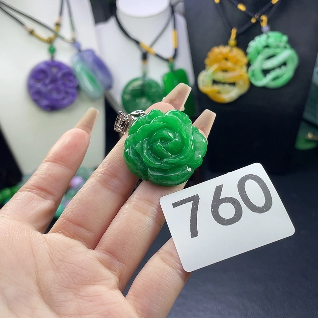 翡翠未镶嵌吊坠(赠链)