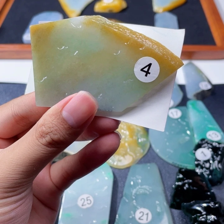 未镶嵌定制翡翠黄翡大牌子料有开脸位置