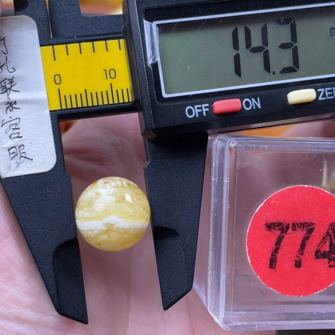 蜜蜡未镶嵌珠宝奇石