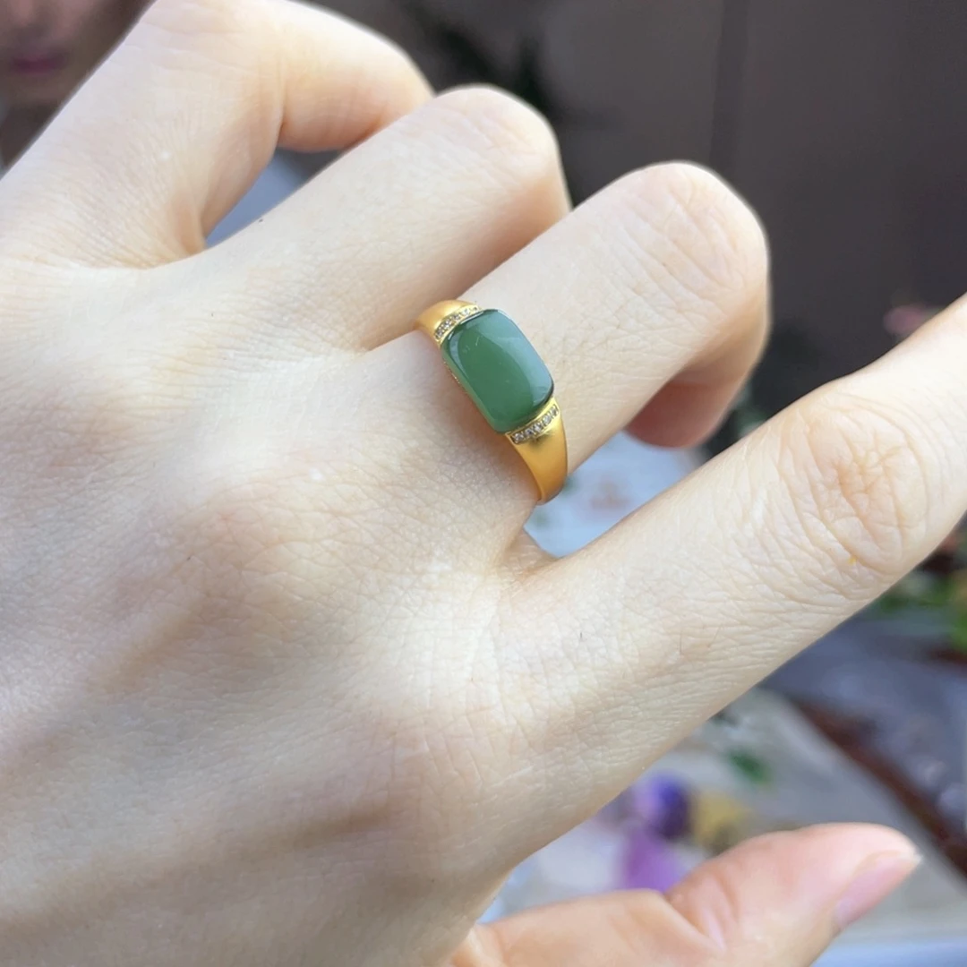 和田玉戒指18K金镶嵌