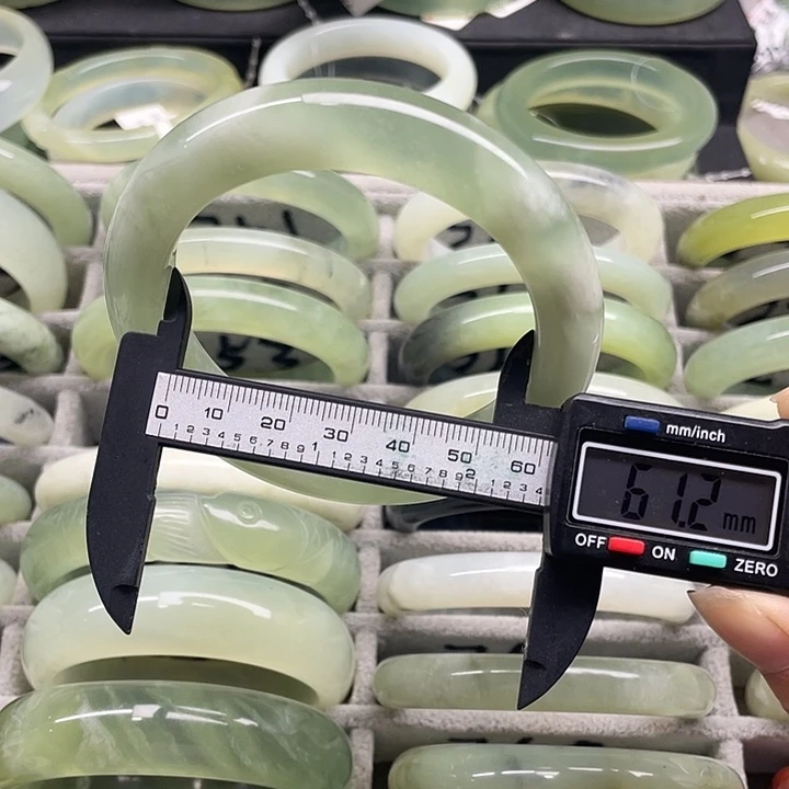 蛇纹石玉未镶嵌手镯254
