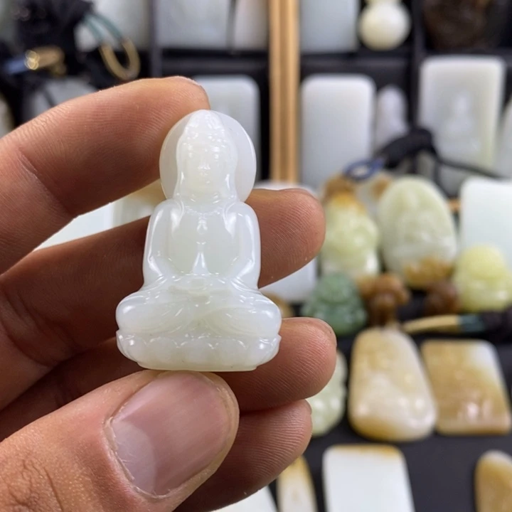 和田玉未镶嵌颈饰一**?