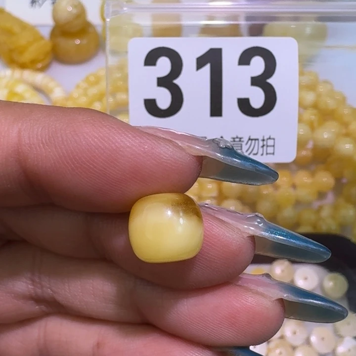 裸石琥珀未镶嵌10×9瑕疵