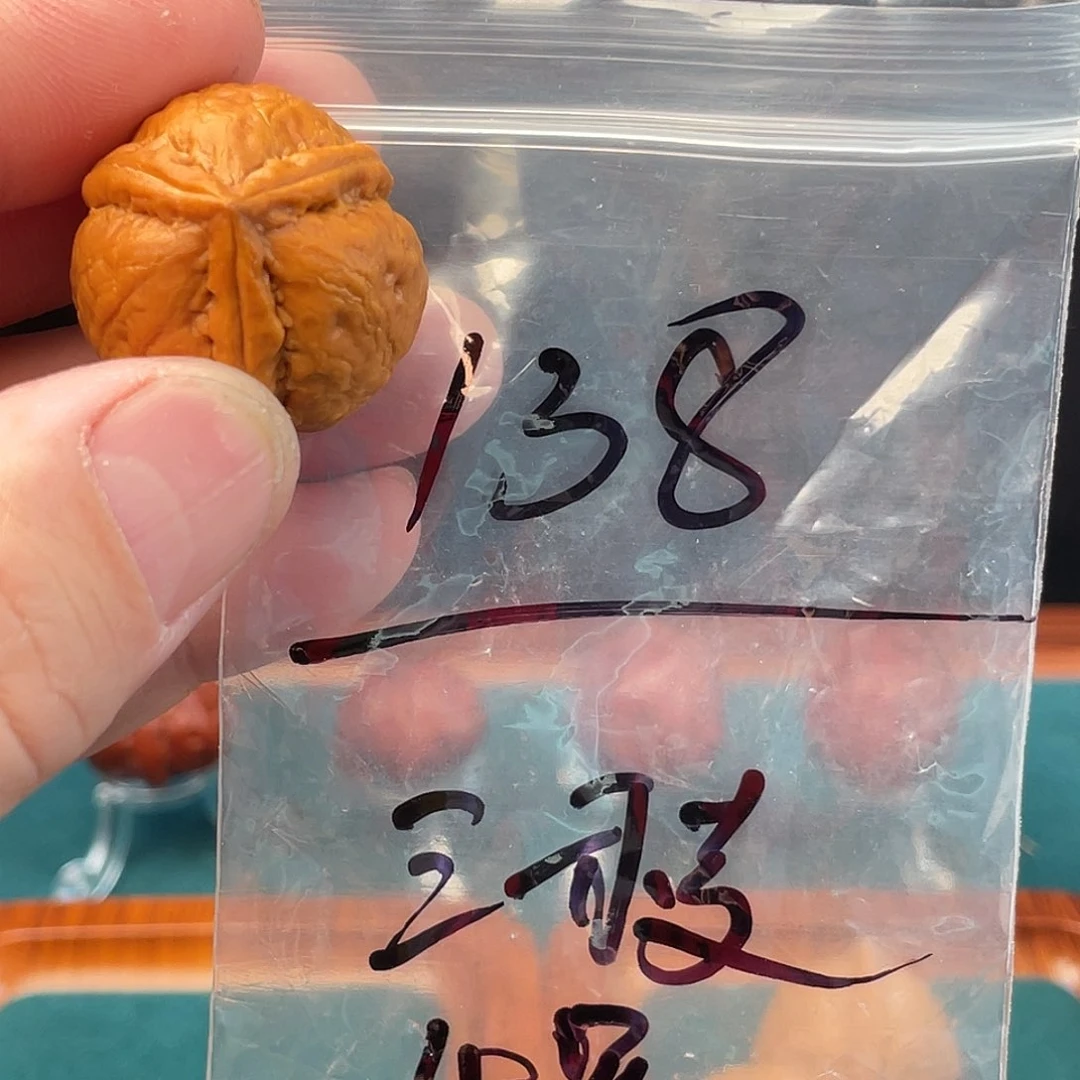 文玩核桃把件三棱核桃4号