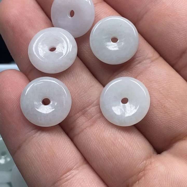 翡翠未镶嵌颈饰翡翠首饰