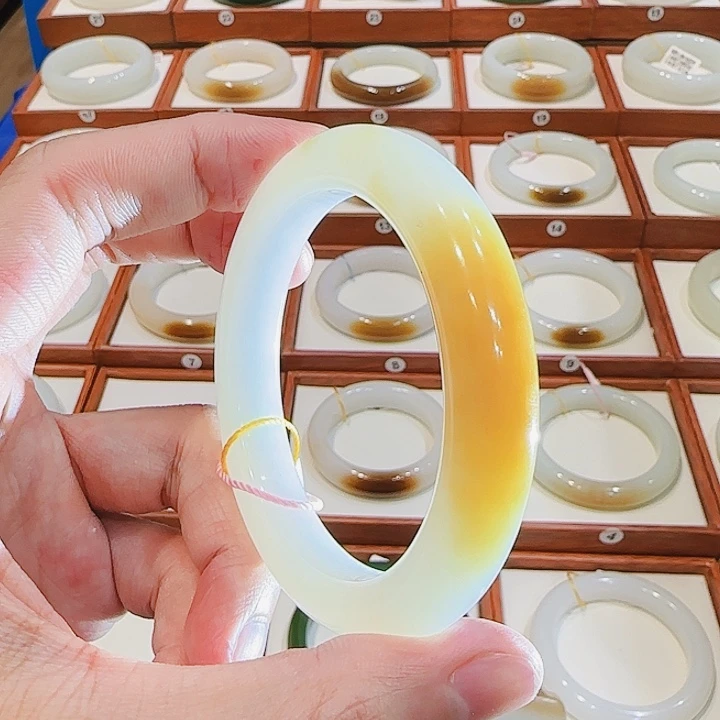 和田玉未镶嵌手镯一口黄金糖55 56 57