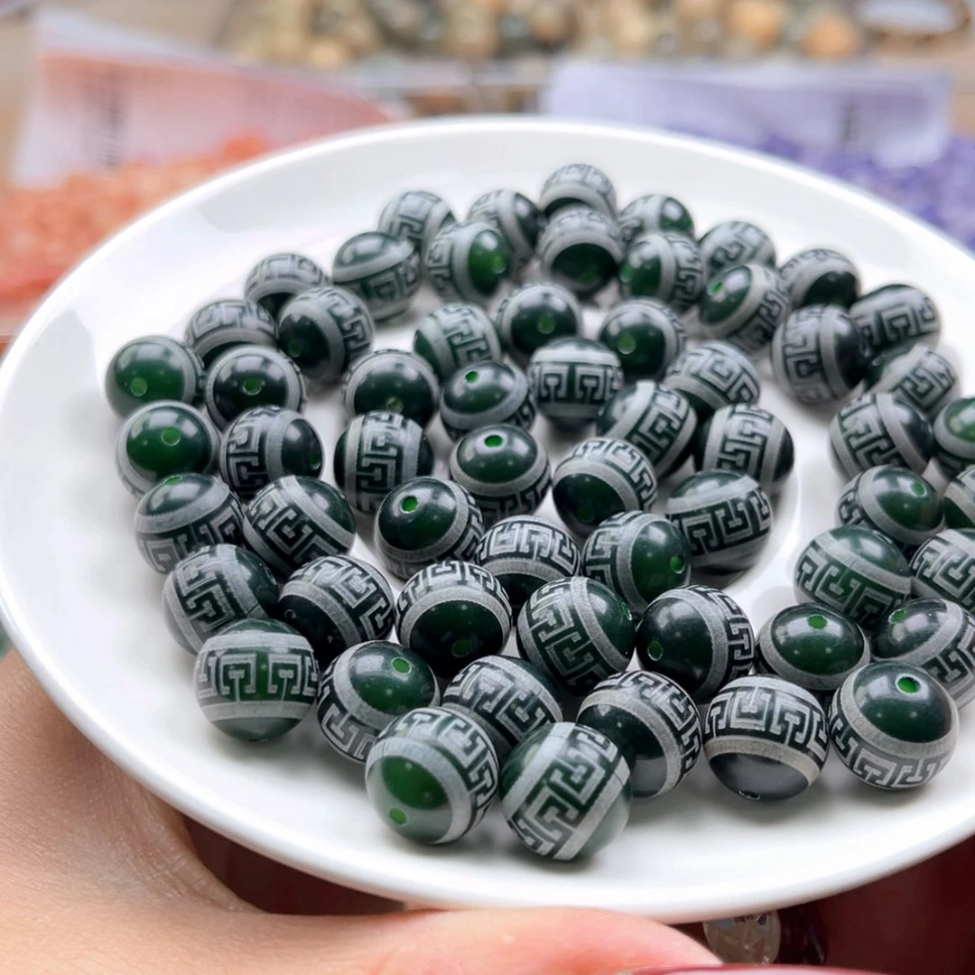 白玉菩提吊坠a12.5mm70颗。帝王绿回纹珠