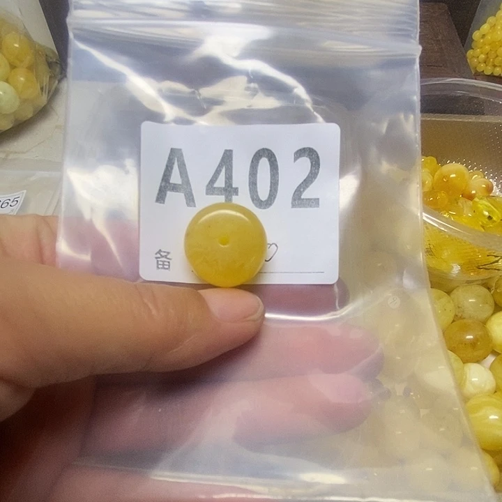 琥珀未镶嵌裸石微瑕平头