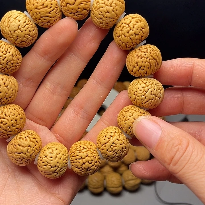 @***哥吊坠桃核桃核手串