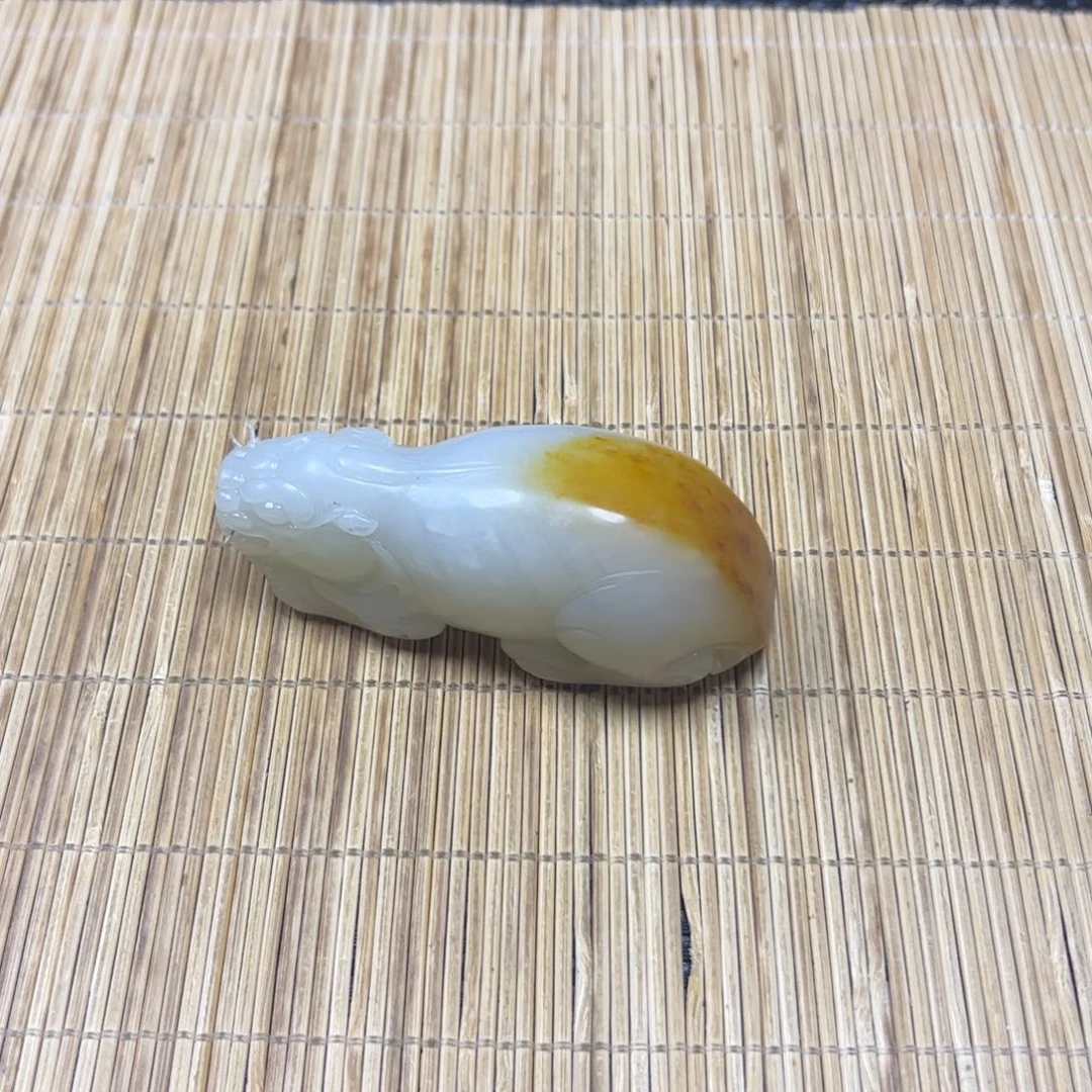 和田玉未镶嵌把件