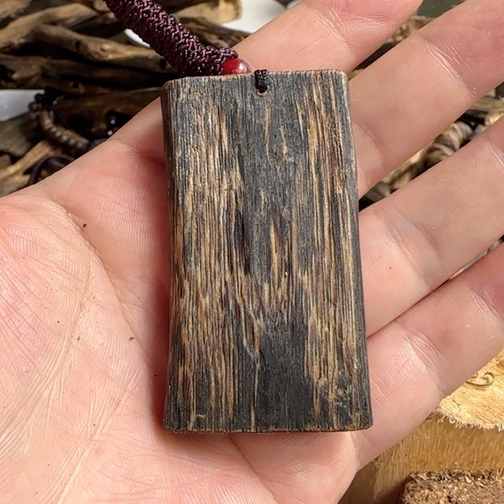 沉香碎屑沉香行****华绿棋楠沉香牌子11.5克