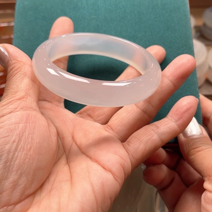 玛瑙/玉髓手镯未镶嵌小*晶