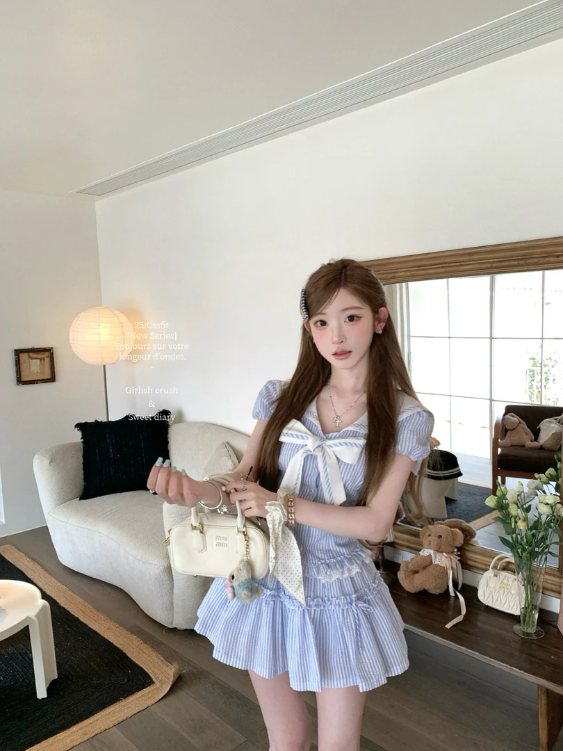 【薄荷雨】设计感辣妹气质蓝条纹水手海军领蝴蝶结上衣女显瘦短裙子