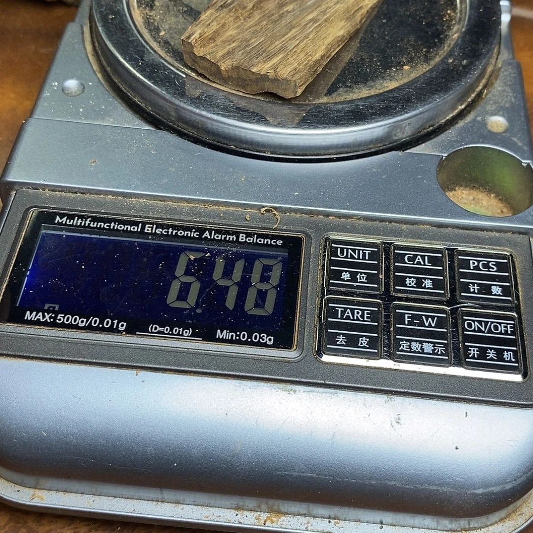 待***。柬埔寨根部香牌子料一个（121503