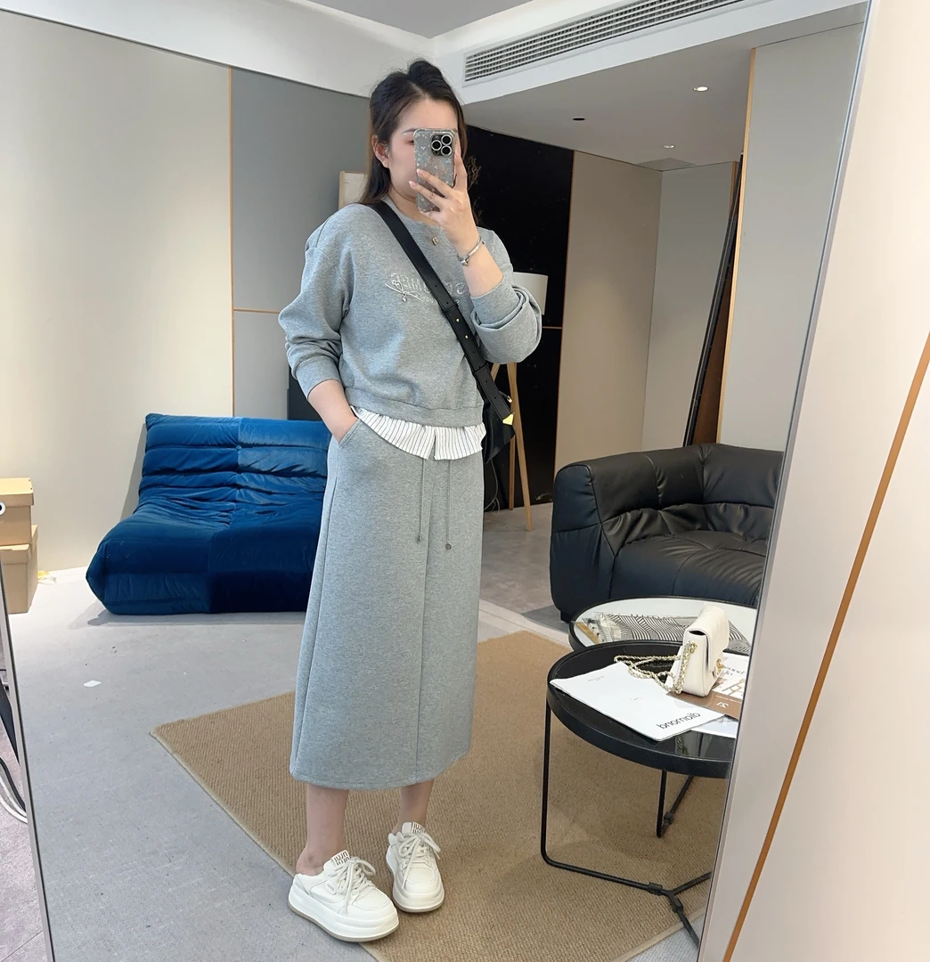 【欧加粒粒】定制洋气显瘦卫衣拼接衬衣下摆半裙套装X25021953