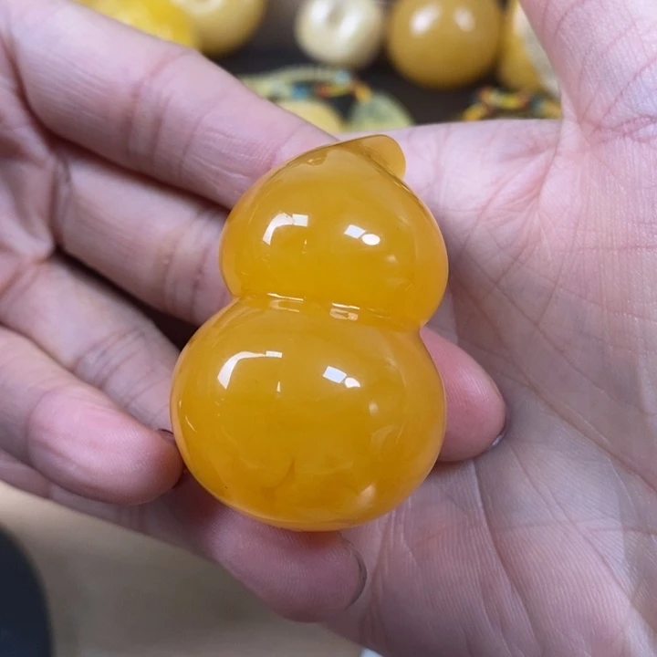 琥珀颈饰未镶嵌葫芦