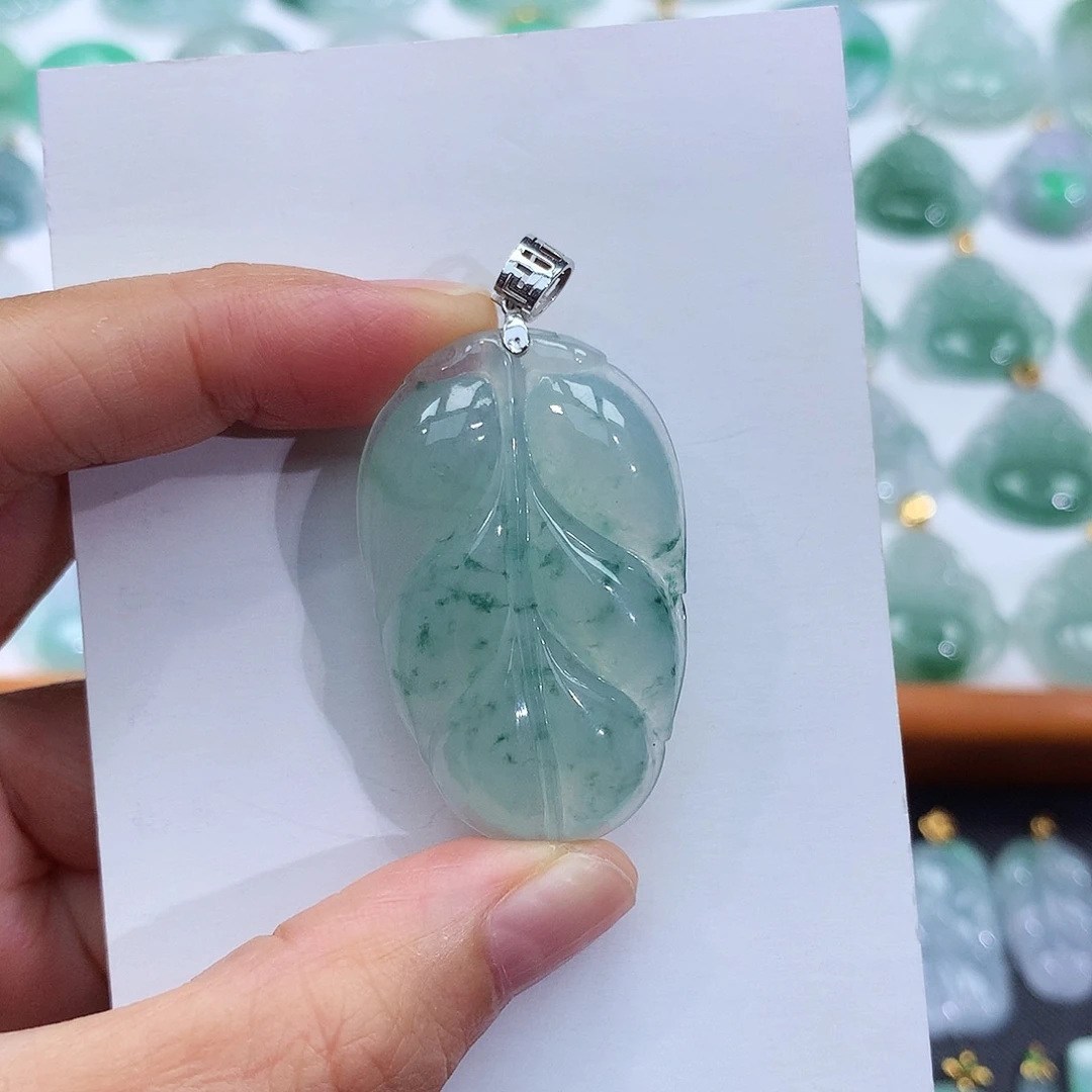 翡翠18K金镶嵌颈饰翡翠吊坠