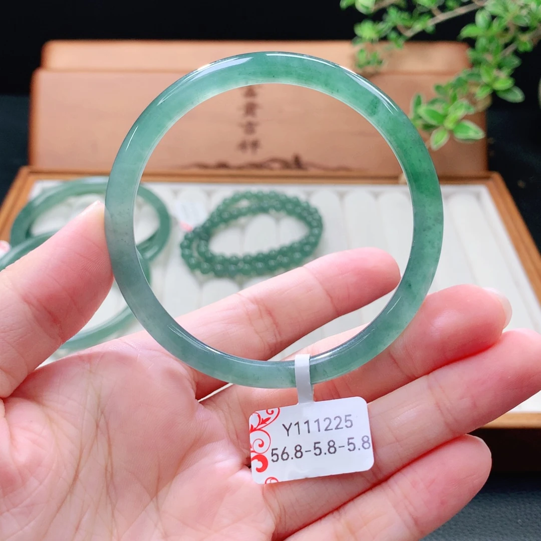 未镶嵌手镯（圆镯）翡翠