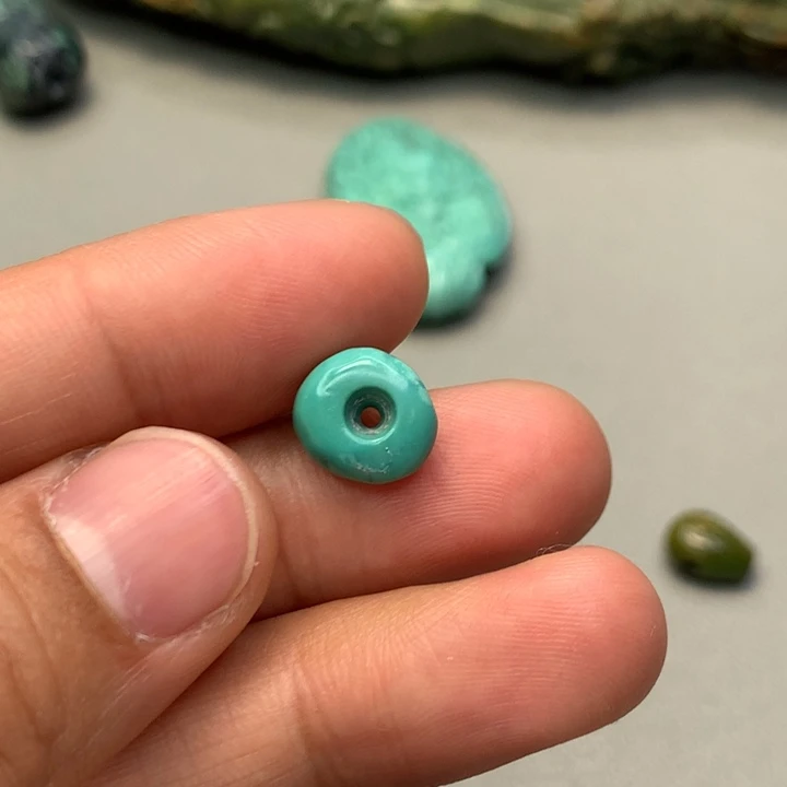 绿松石颈饰未镶嵌