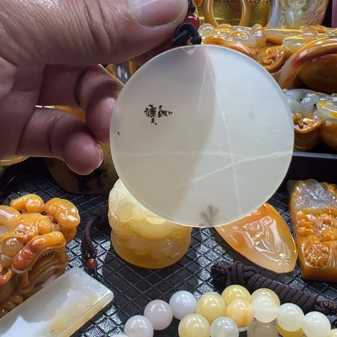 石英质玉未镶嵌颈饰